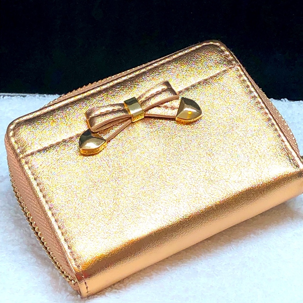 Dream control wallet NWOT highly metallic copper pink /rose gold